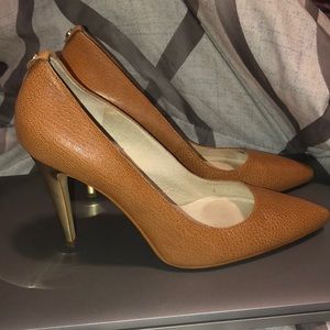 Michael Kors pumps w/ gold heel - Sz 8.